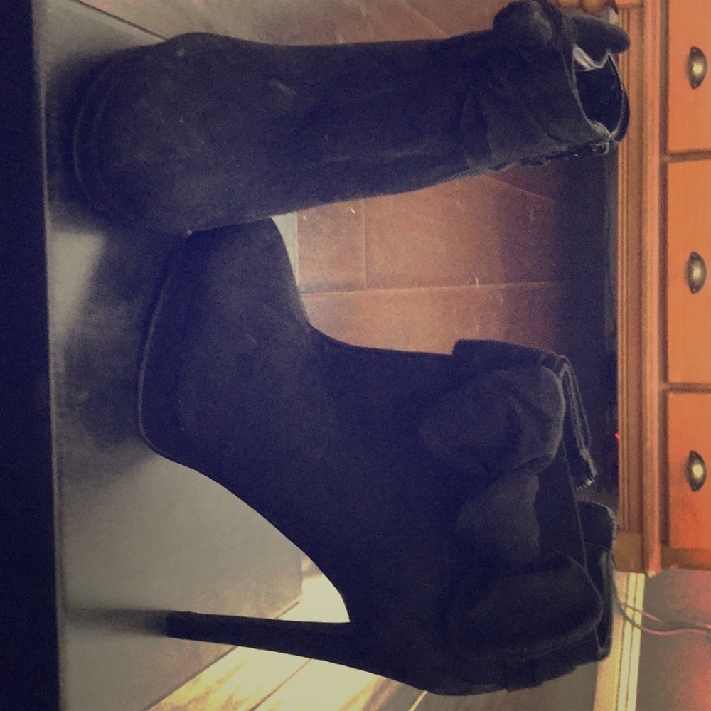 High heel boots